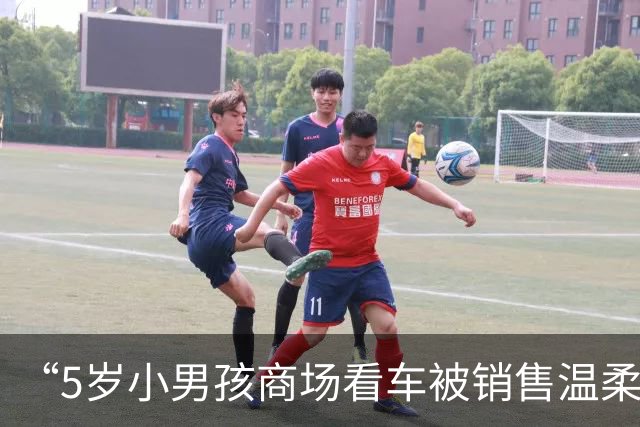 “5岁小男孩商场看车被销售温柔接待”视频引热议，孩子妈妈：销售邀请孩子上车玩了十分钟，还帮他摆好鞋子，一直耐心讲解，孩子也很开心